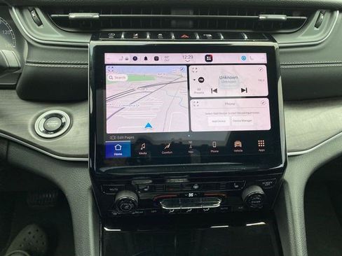 Used 2023 Jeep Grand Cherokee Limited w/ Trailer Tow Prep Group (B) AWD/4WD image 16