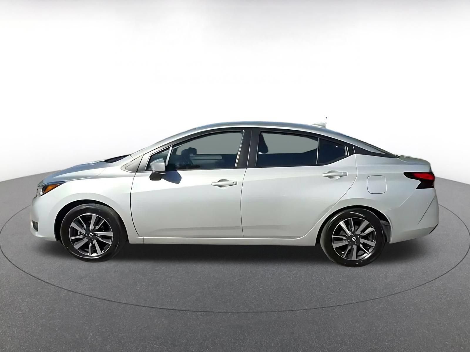 Used 2025 Nissan Versa SV FWD image 8