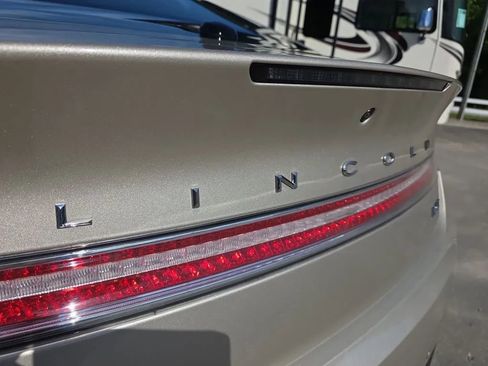 Used 2017 Lincoln MKZ Reserve FWD image 10