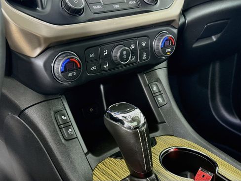 Used 2017 GMC Acadia Denali w/ Technology Package AWD/4WD image 18