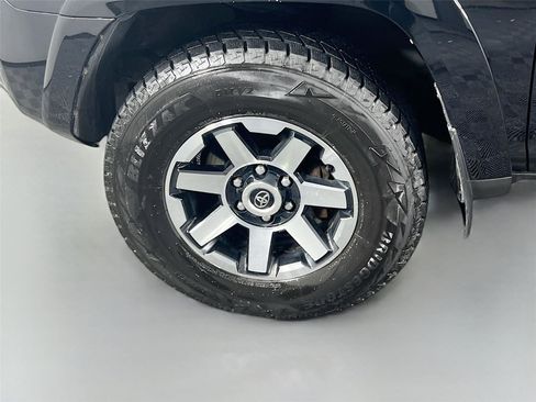 Used 2022 Toyota 4Runner TRD Off-Road Premium image 29