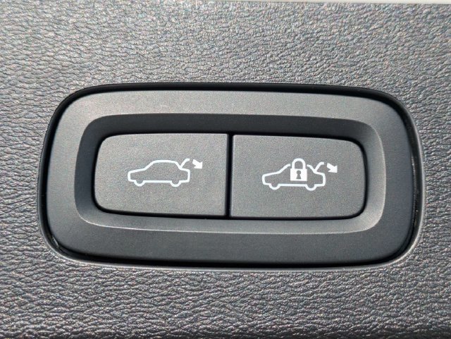 Used 2023 Volvo V60 B5 Cross Country Plus AWD/4WD image 13