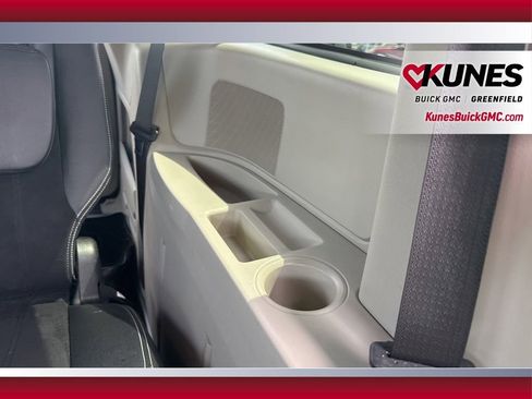 Used 2017 Dodge Grand Caravan SXT FWD image 36