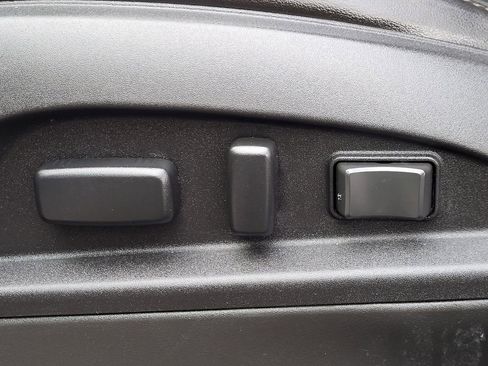 Used 2016 Chevrolet Equinox LTZ w/ Enhanced Convenience Package image 12