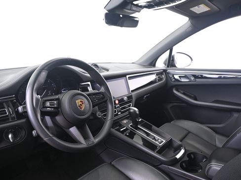 Certified 2023 Porsche Macan Turbo AWD/4WD image 28