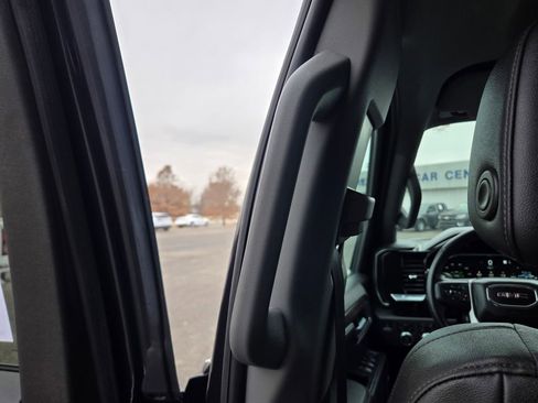 Used 2022 GMC Sierra 1500 SLT w/ SLT Convenience Package AWD/4WD image 28