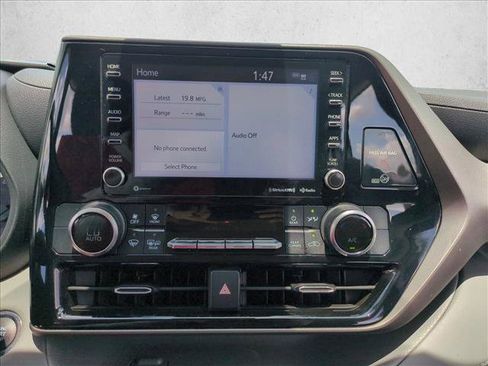 Used 2022 Toyota Highlander LE FWD image 14