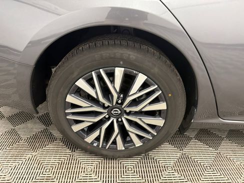 Used 2024 Nissan Altima 2.5 SV FWD image 18