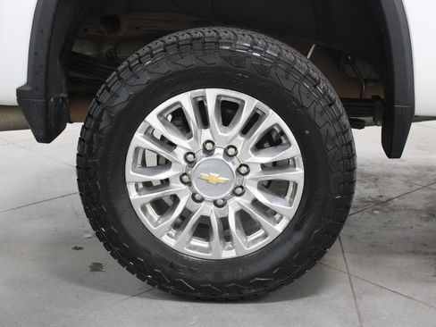 Used 2021 Chevrolet Silverado 2500 High Country w/ Z71 Off-Road Package AWD/4WD image 18