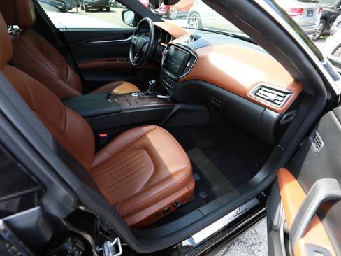 Used 2017 Maserati Ghibli S Q4 AWD/4WD image 13