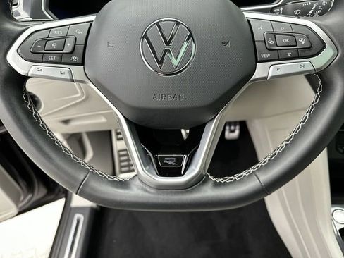 Used 2023 Volkswagen Tiguan SE R-Line image 15