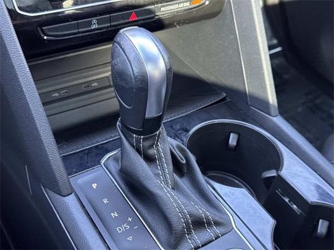 Certified 2022 Volkswagen Atlas Cross Sport SEL R-Line image 22