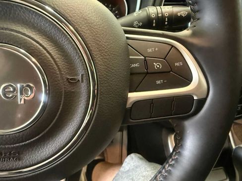 Certified 2019 Jeep Compass Latitude w/ Cold Weather Group FWD image 30