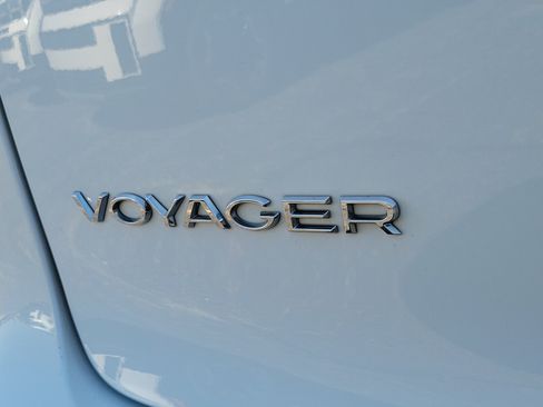 Used 2021 Chrysler Voyager Lxi FWD image 6