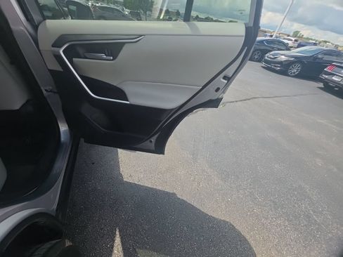 Used 2021 Toyota RAV4 XLE Premium AWD/4WD image 31