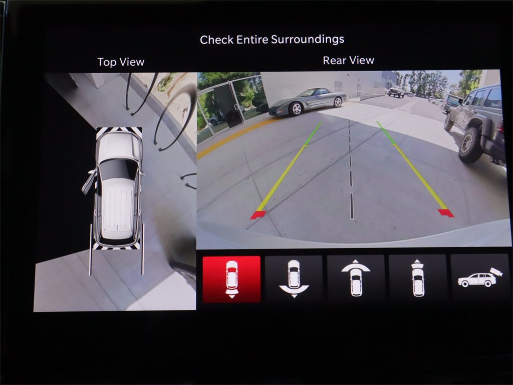 New 2023 Jeep Grand Cherokee Overland w/ Rear Seat Video Group I RWD image 14
