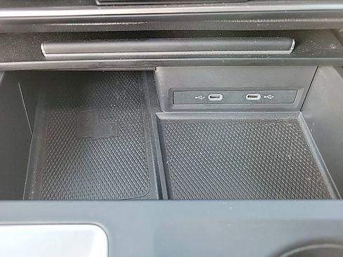 Used 2024 Volkswagen Atlas Cross Sport SE image 18