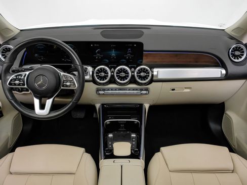 Used 2023 Mercedes-Benz GLB 250 w/ Premium Package image 19