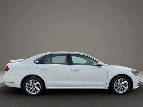 Used 2018 Volkswagen Passat 2.0T SE FWD image 3