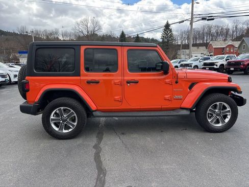 Used 2019 Jeep Wrangler Unlimited Sahara w/ Dual Top Group AWD/4WD image 6
