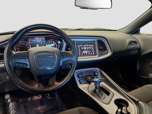 Used 2021 Dodge Challenger SXT image 13