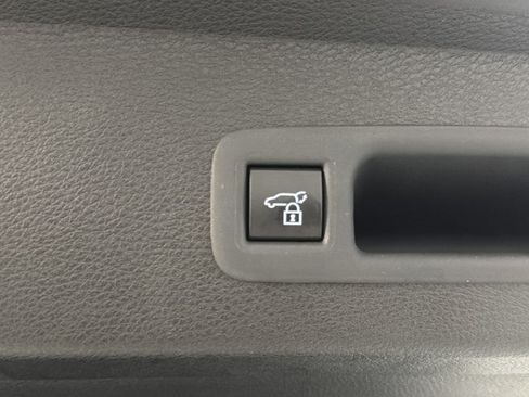 Used 2025 Toyota Sienna XLE w/ XLE Plus Package FWD image 13