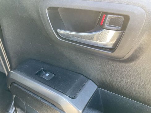 Used 2021 Toyota Tacoma TRD Sport w/ Technology Package image 38