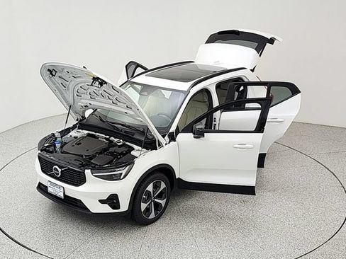 New 2026 Volvo XC40 B5 Plus w/ Protection Package Premier AWD/4WD image 37