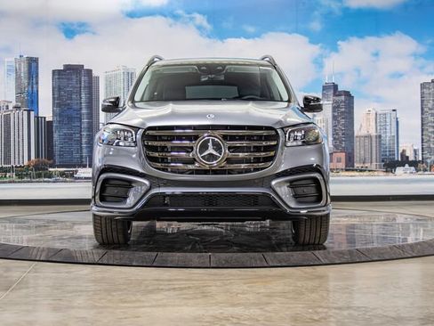 Used 2026 Mercedes-Benz GLS 450 4MATIC image 3