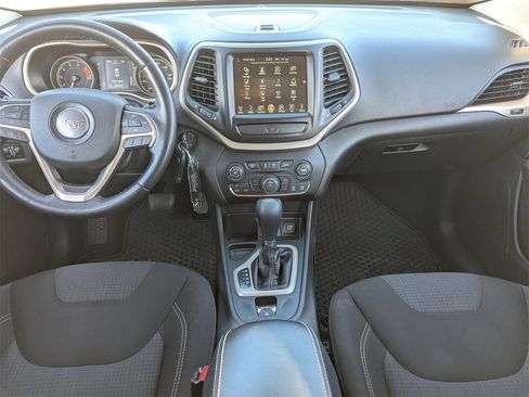 Used 2016 Jeep Cherokee Latitude w/ Cold Weather Group image 17