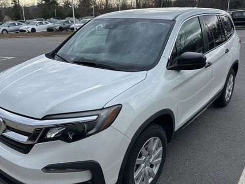 Used 2020 Honda Pilot LX image 3