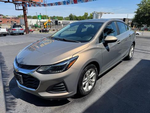 Used 2019 Chevrolet Cruze LT FWD image 6