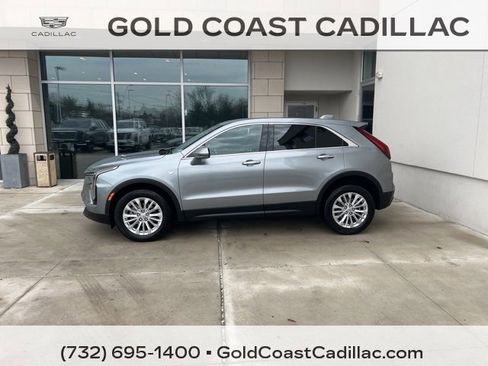 Certified 2024 Cadillac XT4 Luxury w/ Cold Weather Package image 2