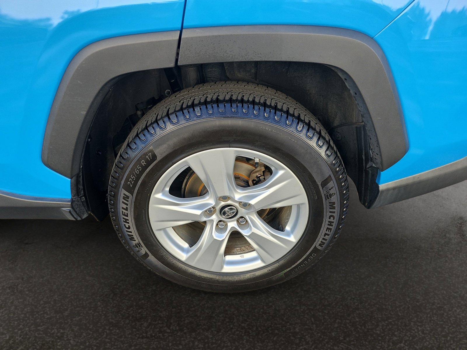 Used 2019 Toyota RAV4 XLE w/ Convenience Package FWD image 44