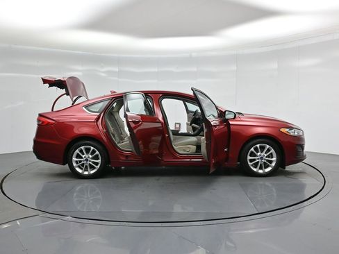 Certified 2019 Ford Fusion SE image 5