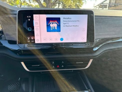 Used 2025 Volkswagen Atlas SEL AWD/4WD image 17