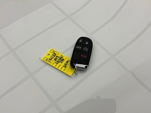 Used 2018 Chrysler 300 Limited image 28