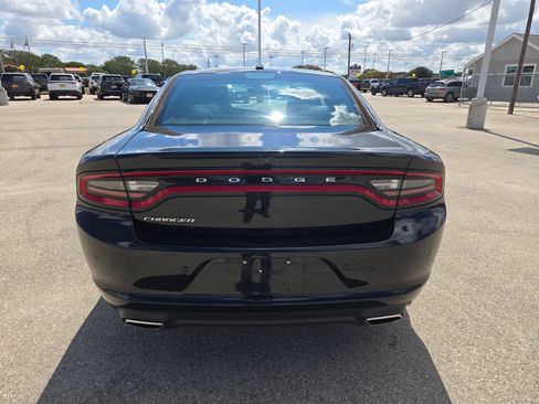 Used 2020 Dodge Charger SXT w/ Leather Interior Group RWD image 4
