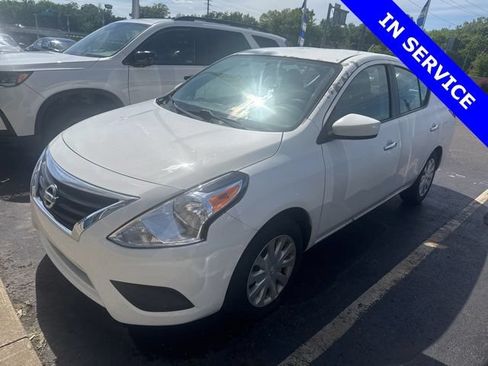 Used 2017 Nissan Versa SV FWD image 3