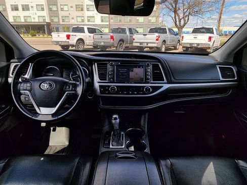 Used 2018 Toyota Highlander Limited AWD/4WD image 3