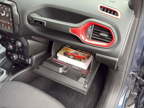 Used 2021 Jeep Renegade Latitude image 26