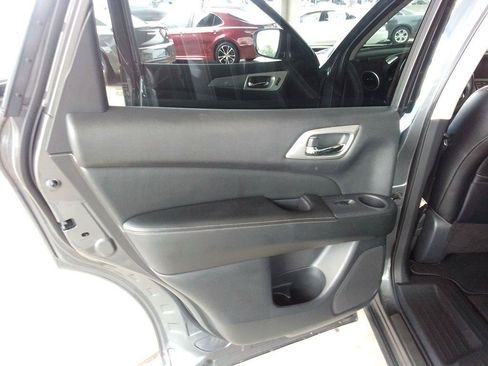Used 2018 Nissan Pathfinder SL w/ Midnight Edition Package AWD/4WD image 22