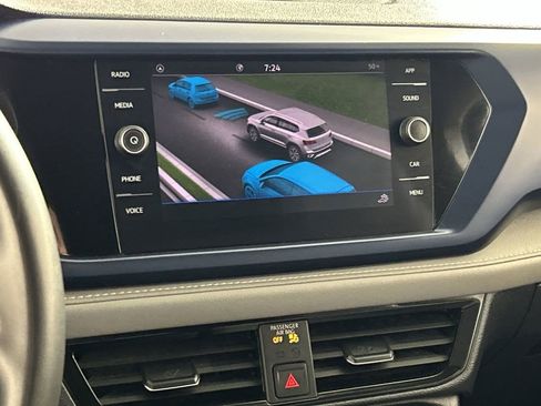 Used 2024 Volkswagen Taos SE image 17