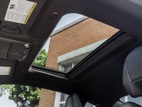 Used 2018 INFINITI Q60 3.0t Luxe image 12