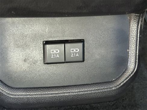 Used 2021 Toyota Highlander XLE image 24