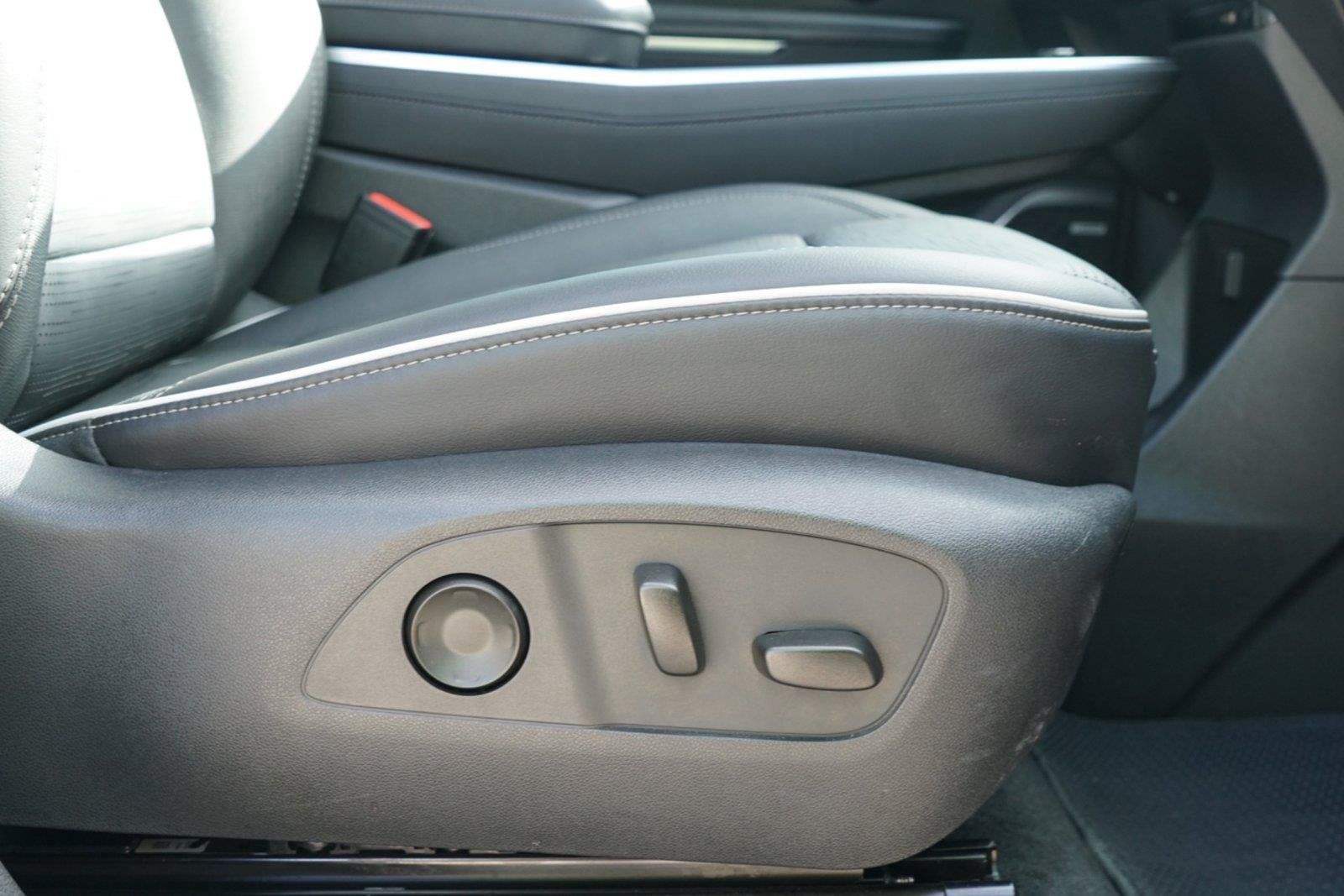Used 2025 Buick Enclave Sport Touring w/ Super Cruise Package FWD image 28