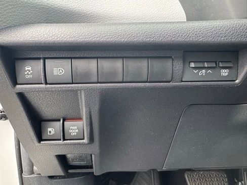 Used 2025 Toyota Sienna XLE image 14