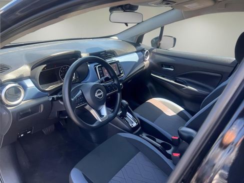 Used 2025 Nissan Versa SV FWD image 9