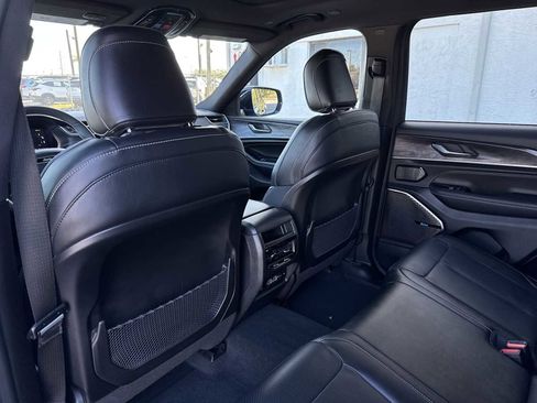 Used 2022 Jeep Grand Cherokee Overland AWD/4WD image 22