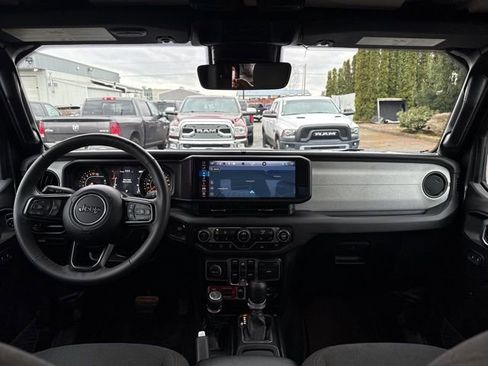 Used 2024 Jeep Gladiator Sport image 19